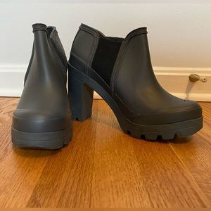HUNTER size 8 platform ankle rain booties